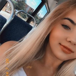 Meet your Posher, Izzy